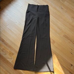 Athleta salutation stash flare pant